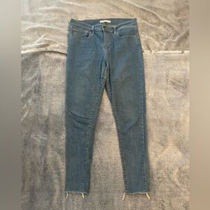 EUC Levi’s 710 Super Skinny Jeans - Size 30